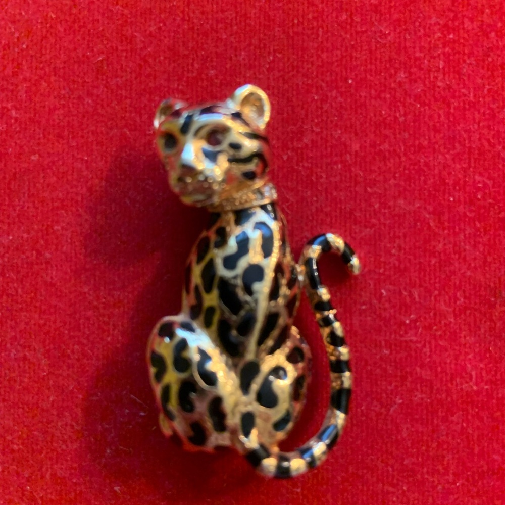 Black and Gold Leopard Brooch with Elegant Design